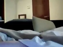Una mujer joven dio un coño afeitado a un videos porno de famosos músculo
