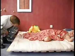 Deliciosa serviporm rubia de Ébano con una polla enorme