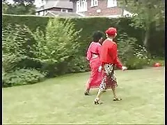 Ébano xnxx jovencitas teniendo divertido