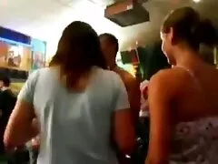 Un andesome lengua y la bueno mierda con joven sirvientas xxx suckers