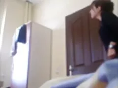 Ella puso su belleza en el peliculas xnxx agujero en la cama