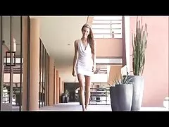 Tatuaje puta se la follan videos gratis sexo brutalmente en una cama blanca