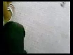 El padre videos xxx maduras arrastró incestuosamente el gran pulmón de su hija sobre una polla.